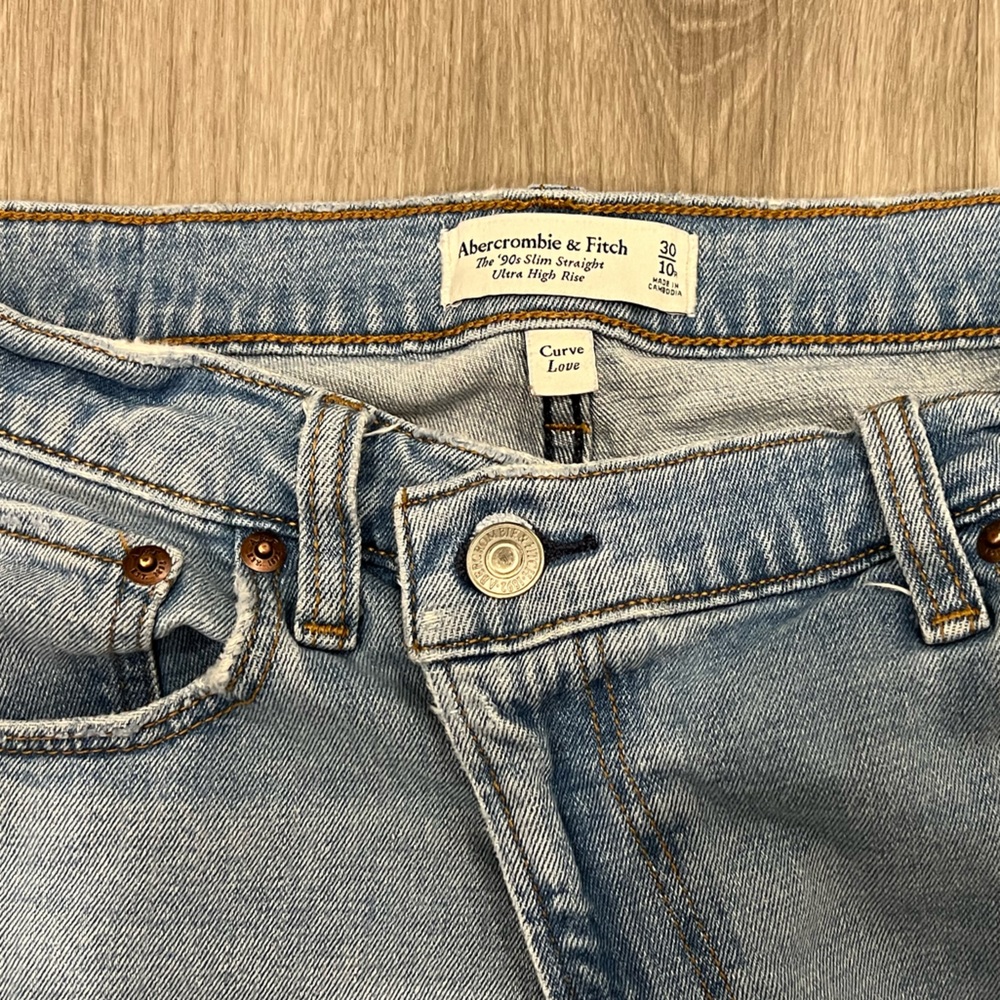 Abercrombie & Fitch 90s Slim Straight Ultra High Rise Size 10 Short